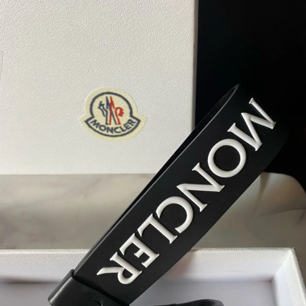 Moncler clutch bag ⛷️ - Picture 3 of 4